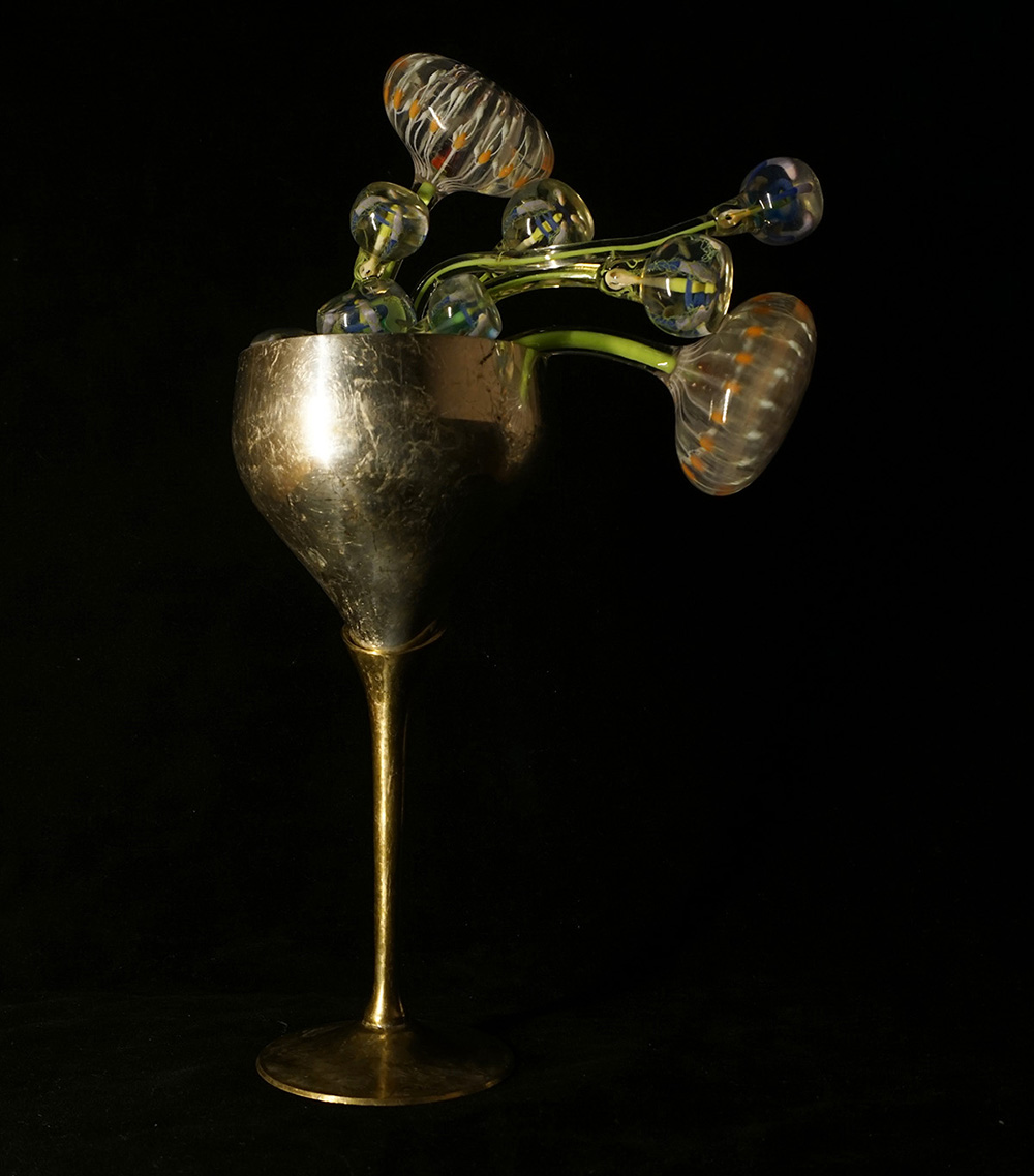 吴逸飞Wu Yifei_共生Symbiosis23_2024_Vintage sliver cup, 3D printed VeroVivid_L14xW10xH27cm_s